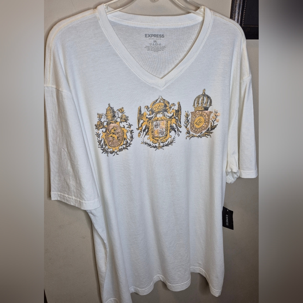 Express White Graphic V-Neck T-Shirt - Picture 11 of 12